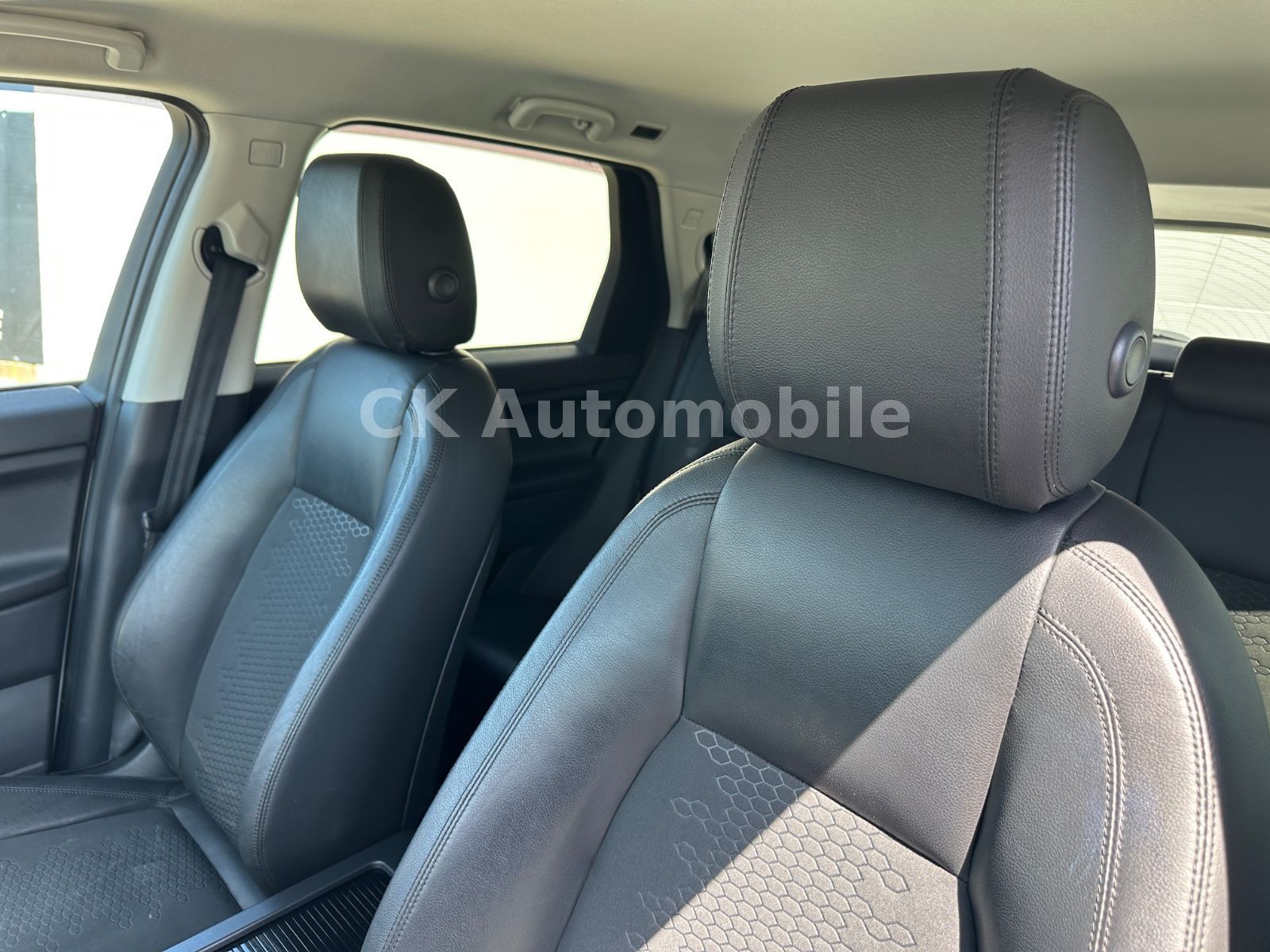 Fahrzeugabbildung Land Rover Discovery Sport 2.0 TD4 SE AWD/Navi/Bi-Xenon/Kam