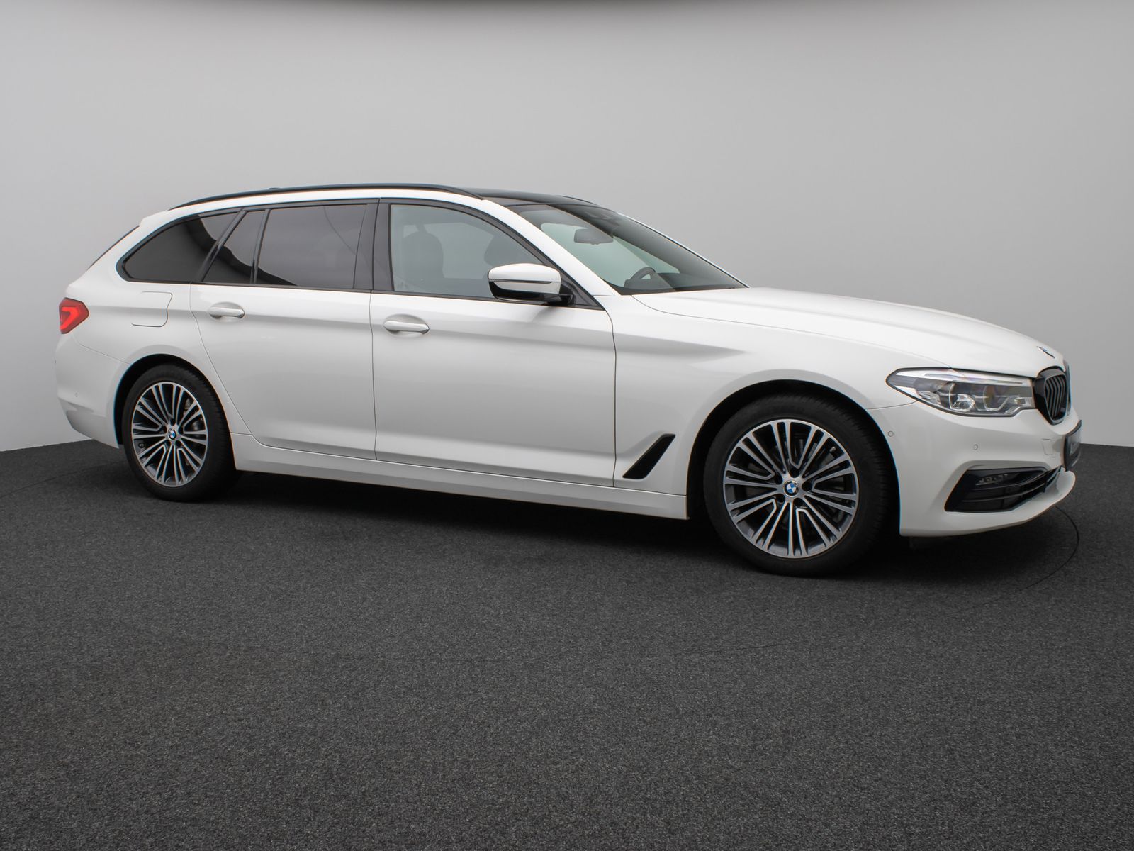 Fahrzeugabbildung BMW 520d Sport Line Kamera Panorama AHK HiFi Alarm