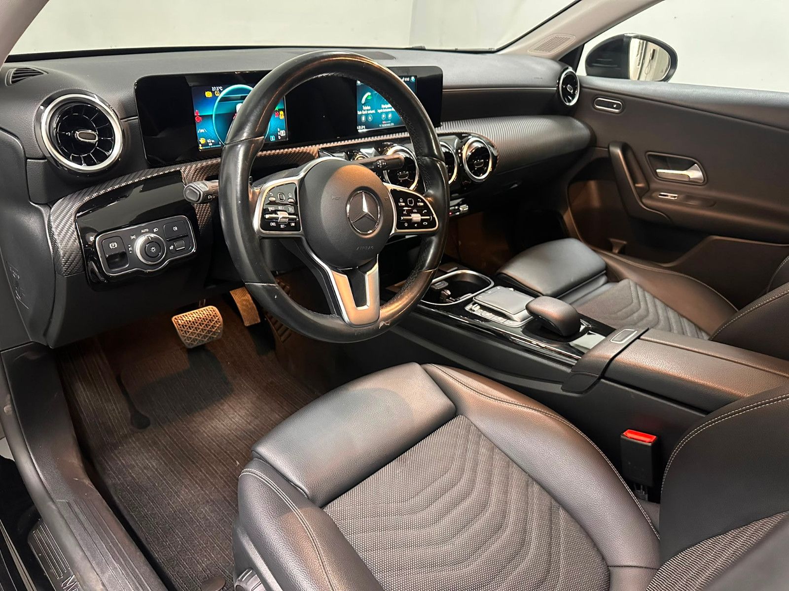 Fahrzeugabbildung Mercedes-Benz A 200 d Limousine NAVI*KLIMA*SH*TOTWI*SPURH*LED*