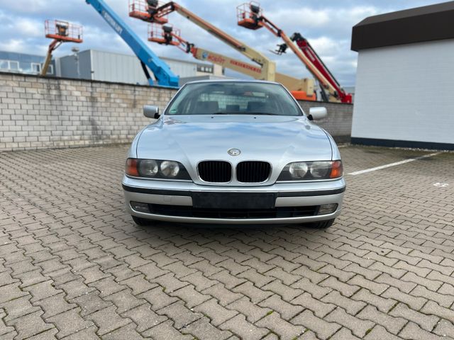 BMW 520i