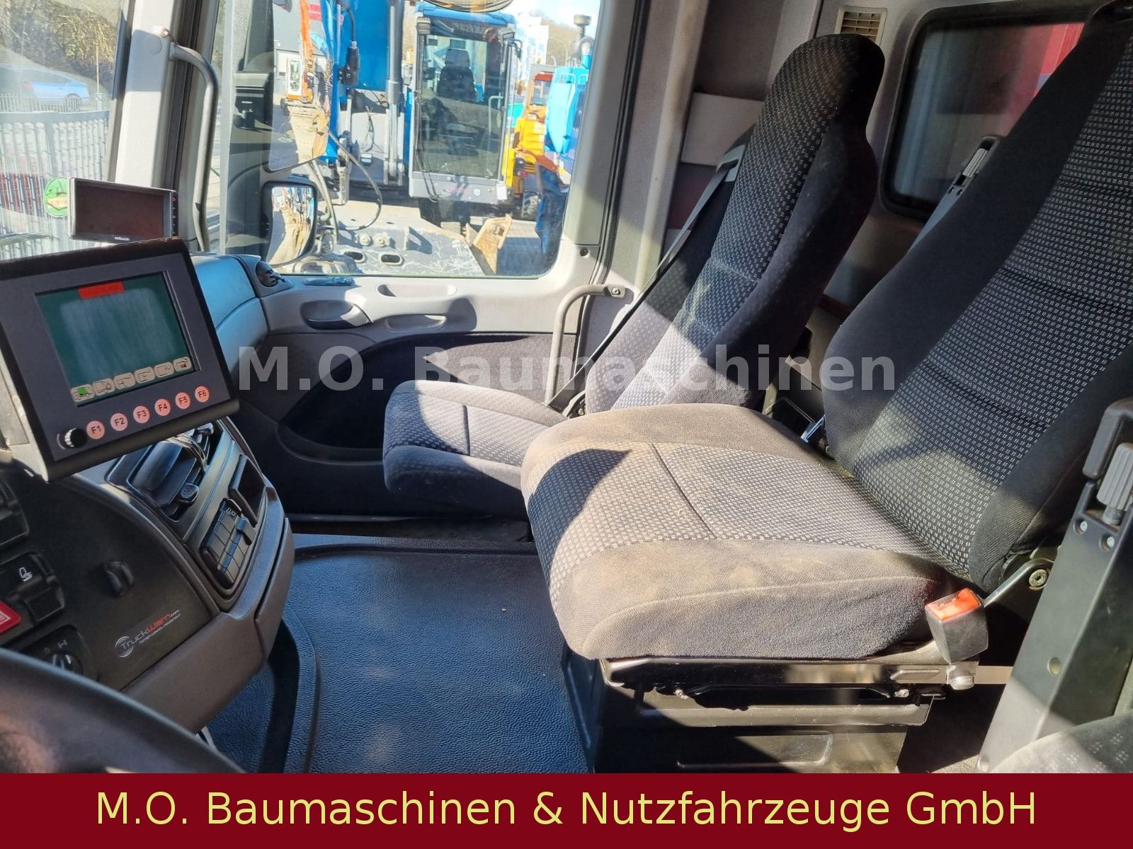 Fahrzeugabbildung Mercedes-Benz Actros 2532 /  6-Zyl / 3-Achser / AC / L+L Achse
