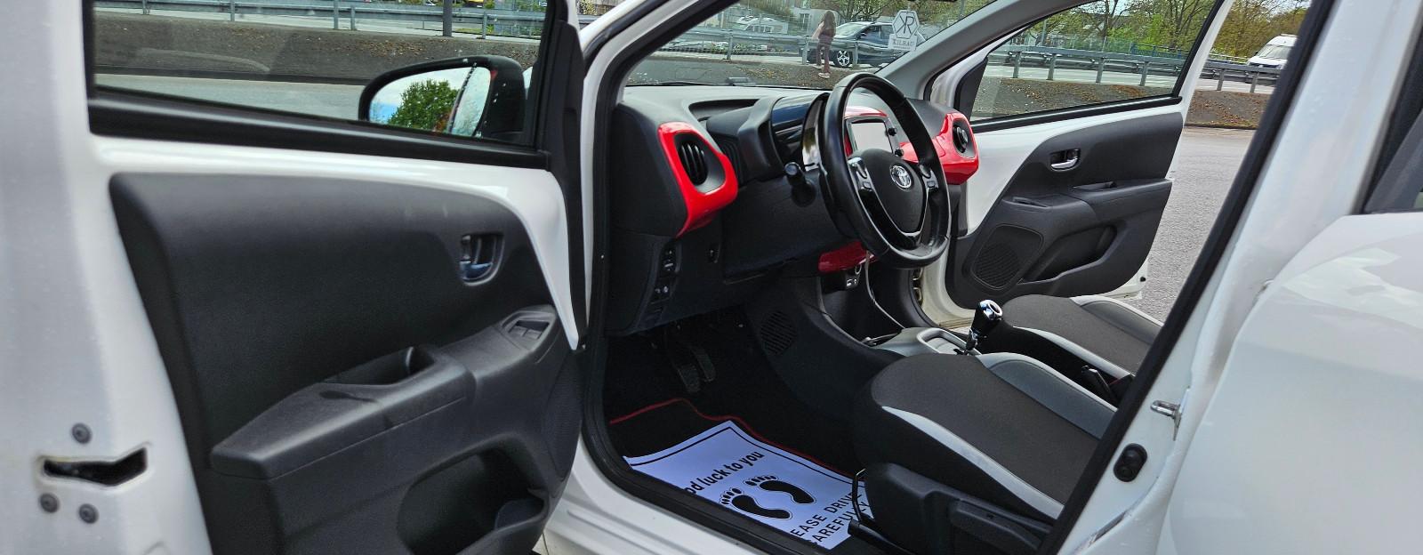 Toyota Aygo Edition Automatik Touch Navi Schaltwippen
