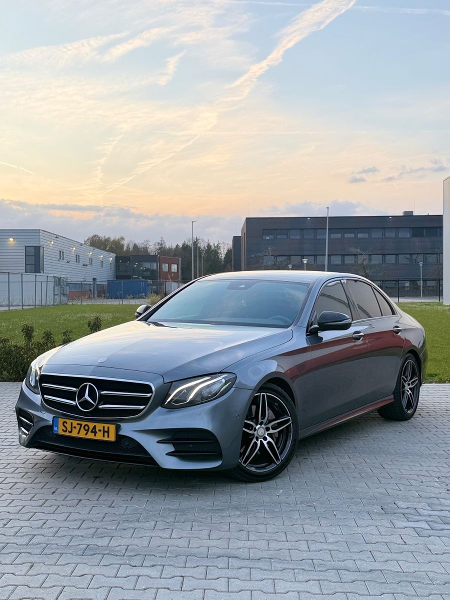 MERCEDES-BENZ E 220 d AMG Line Autom. AMG Line