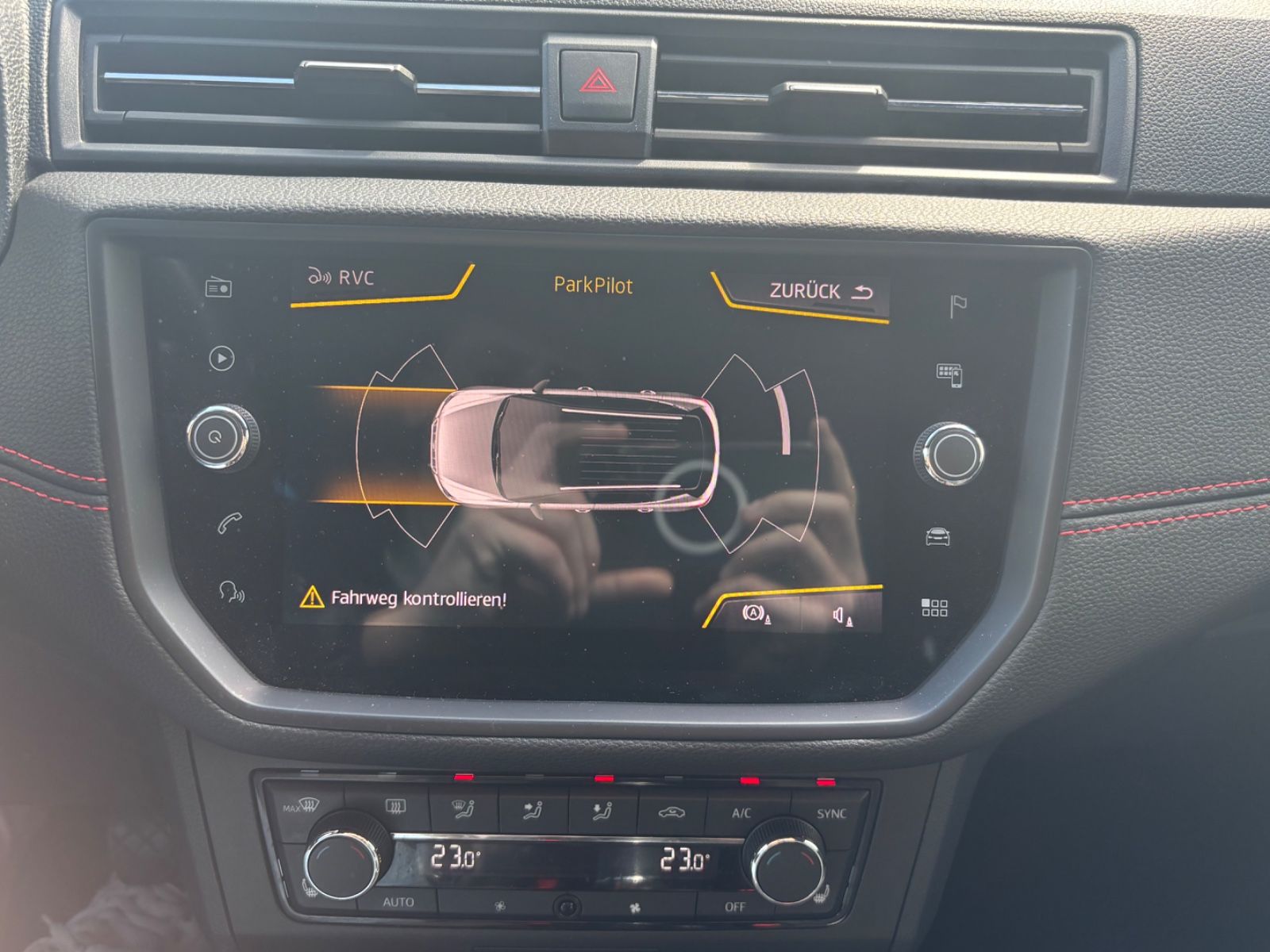 Fahrzeugabbildung SEAT Arona 1.6 TDI FR