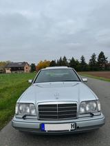 Mercedes-Benz W124 V8 E420 Oldtimer - Mercedes-Benz E 420 mit Benzin-Antrieb