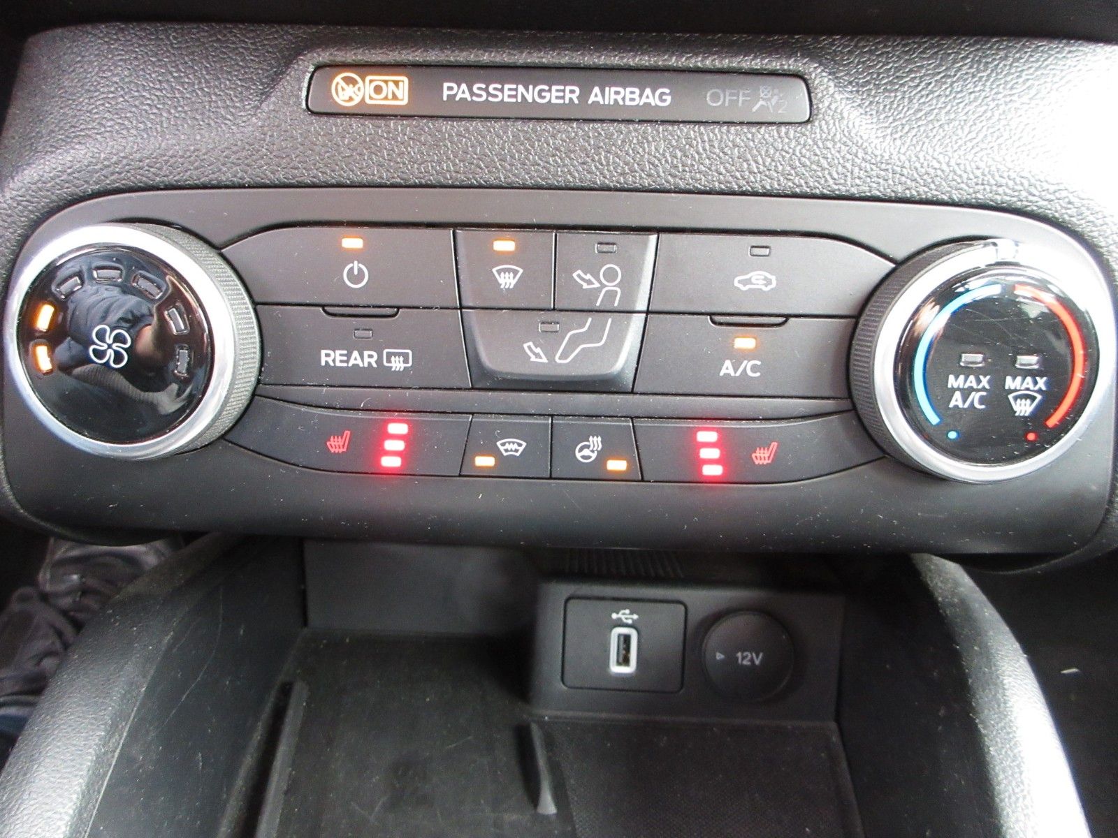 Fahrzeugabbildung Ford Focus Turnier 1.5D Cool & Conn LED/SHZ/LHZ