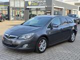 Opel Astra J 1.4 Sports Tourer Innovation /KLIMA / SH - Opel Astra aus 2011: Sports Tourer