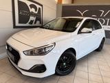 Hyundai i30 Select/Navi/CarPlay/Sitzhz./Lenkradhz/Kamera - Hyundai i30 Select mit Benzin-Antrieb