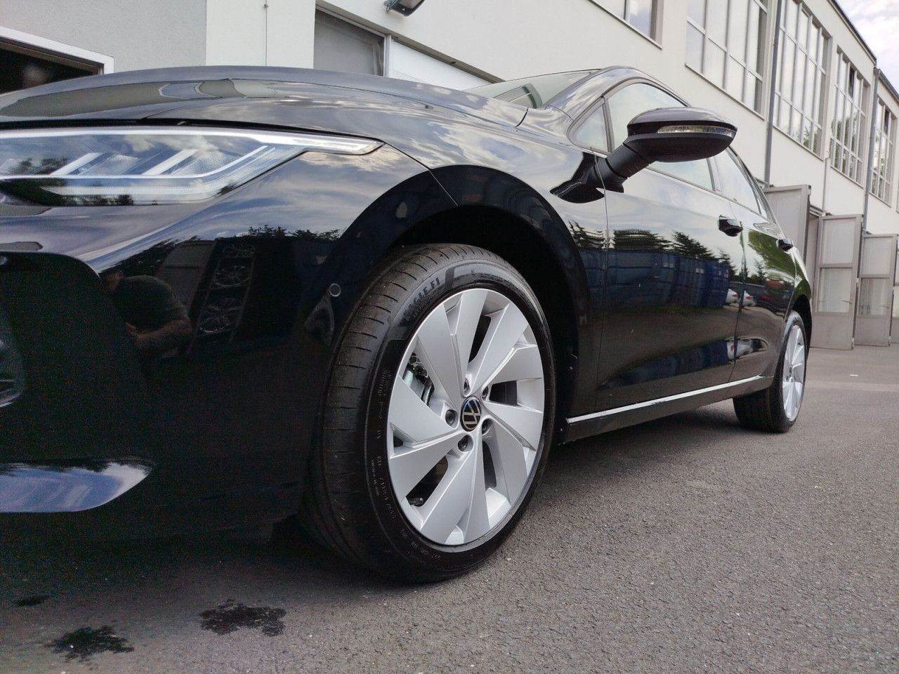 Fahrzeugabbildung Volkswagen Golf Life 1.5 l TSI OPF 85 kW (116 PS) 6-Gang