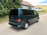 Volkswagen T5 Multivan California - Volkswagen T5 Multivan mit Diesel-Antrieb: Grün