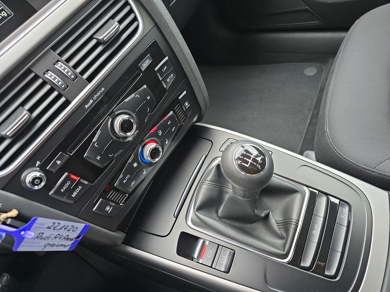 Fahrzeugabbildung Audi A4 Avant 1.8 TFSI Attraction 1.HAND XENON AHK