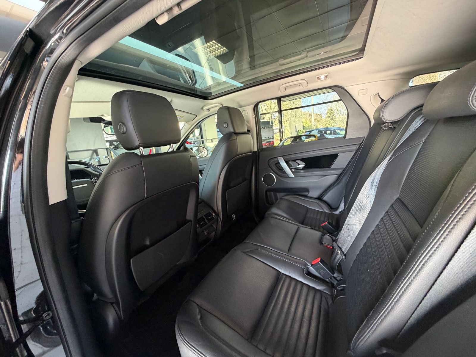Fahrzeugabbildung Land Rover Discovery Sport S /PANORAMA/HUD/KAMERA/ACC
