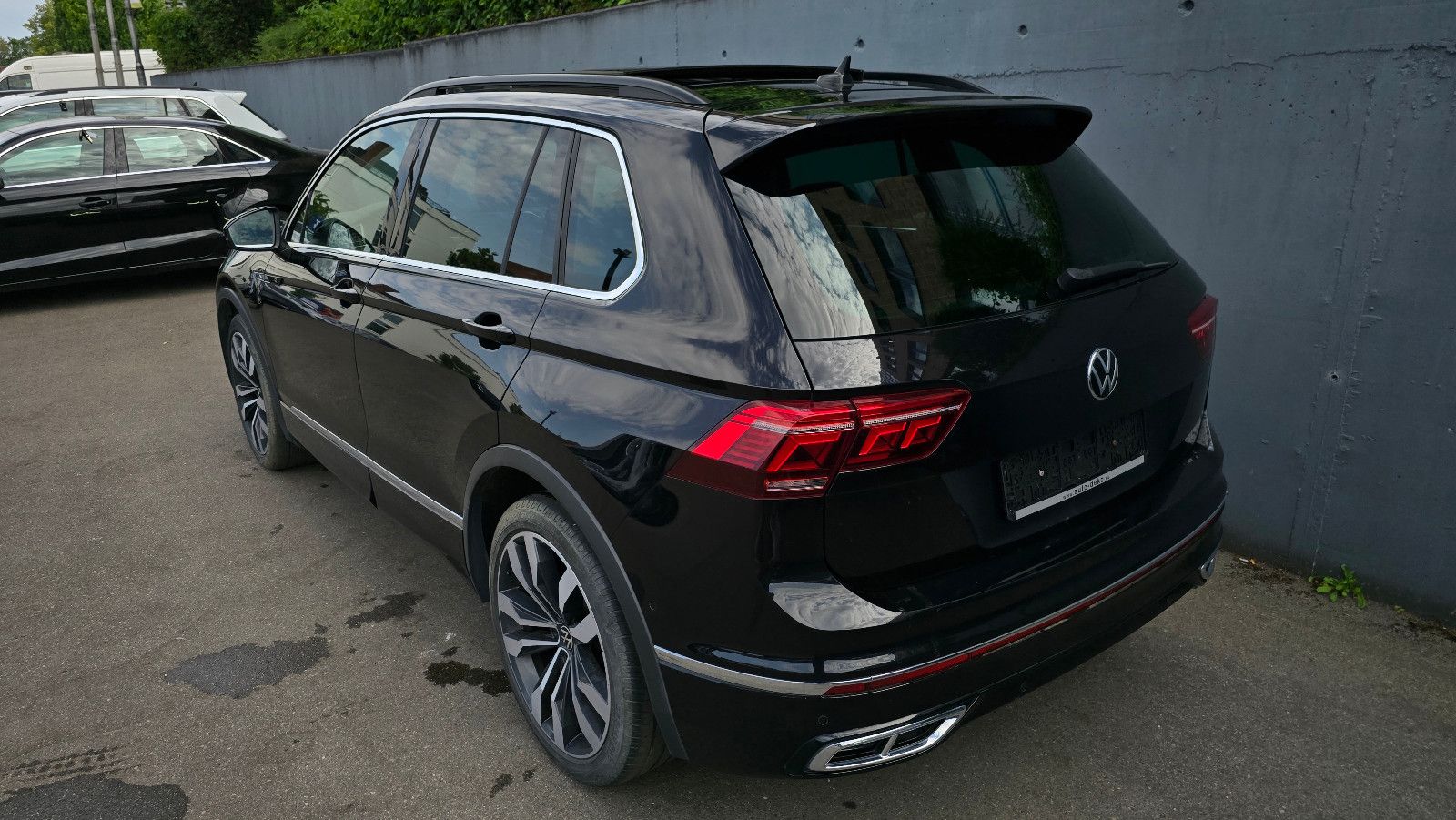 Volkswagen Tiguan 2.0 TDI DSG 4M 3 x R-Line Pano ACC AHK 20 foto 3