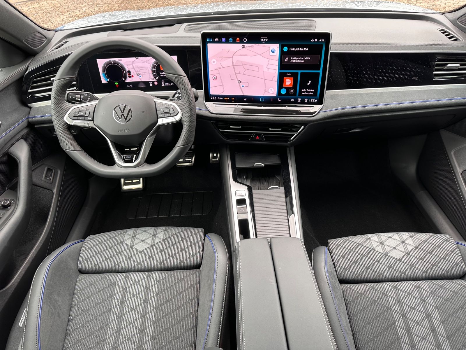 Fahrzeugabbildung Volkswagen Passat Variant 2.0 TDI 4M R-Line Matrix/AHK/Navi