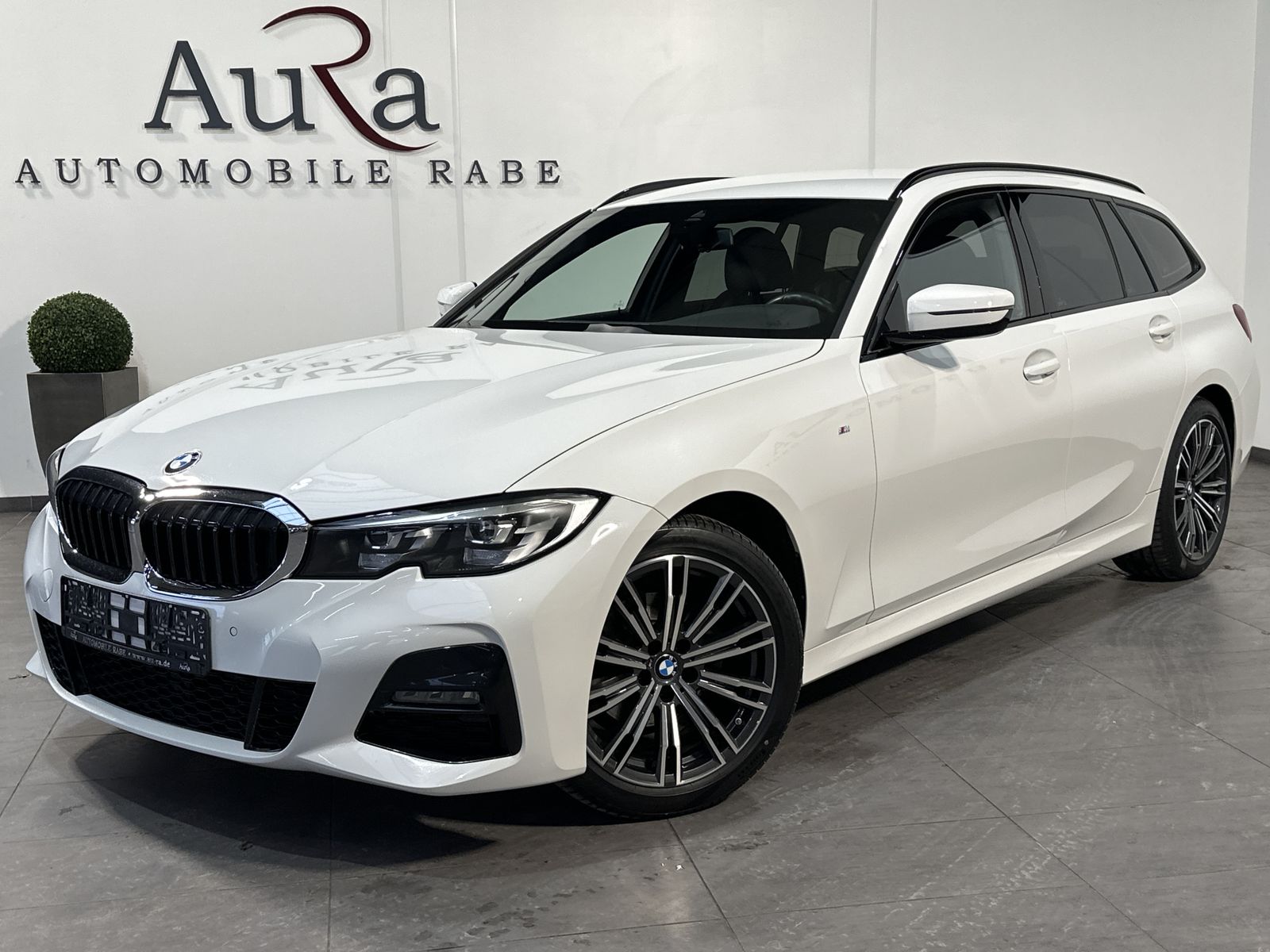 Fahrzeugabbildung BMW 320d Touring xDrive M-Sport NAV+LED+STANDHEIZUNG