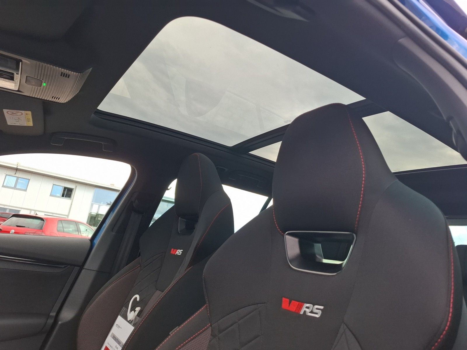 SKODA Octavia Combi RS 2.0 TDI DSG / PANORAMA / STHZG - Image 19