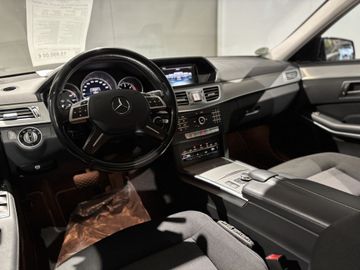 Fotografie 14 des Mercedes-Benz E 220 BlueTEC 9G-TRONIC
