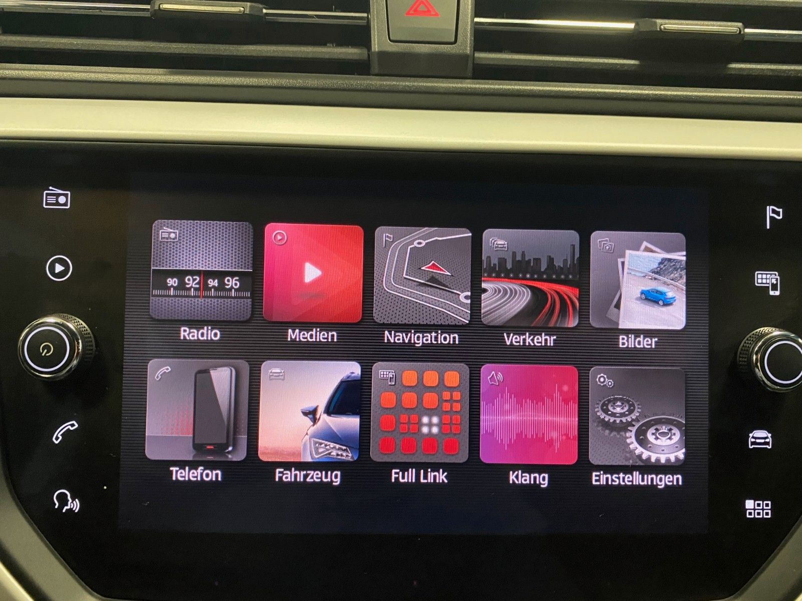 Fahrzeugabbildung SEAT Arona 1.0 TSI Start&Stop XCELLENCE+TEMPOMAT+PDC