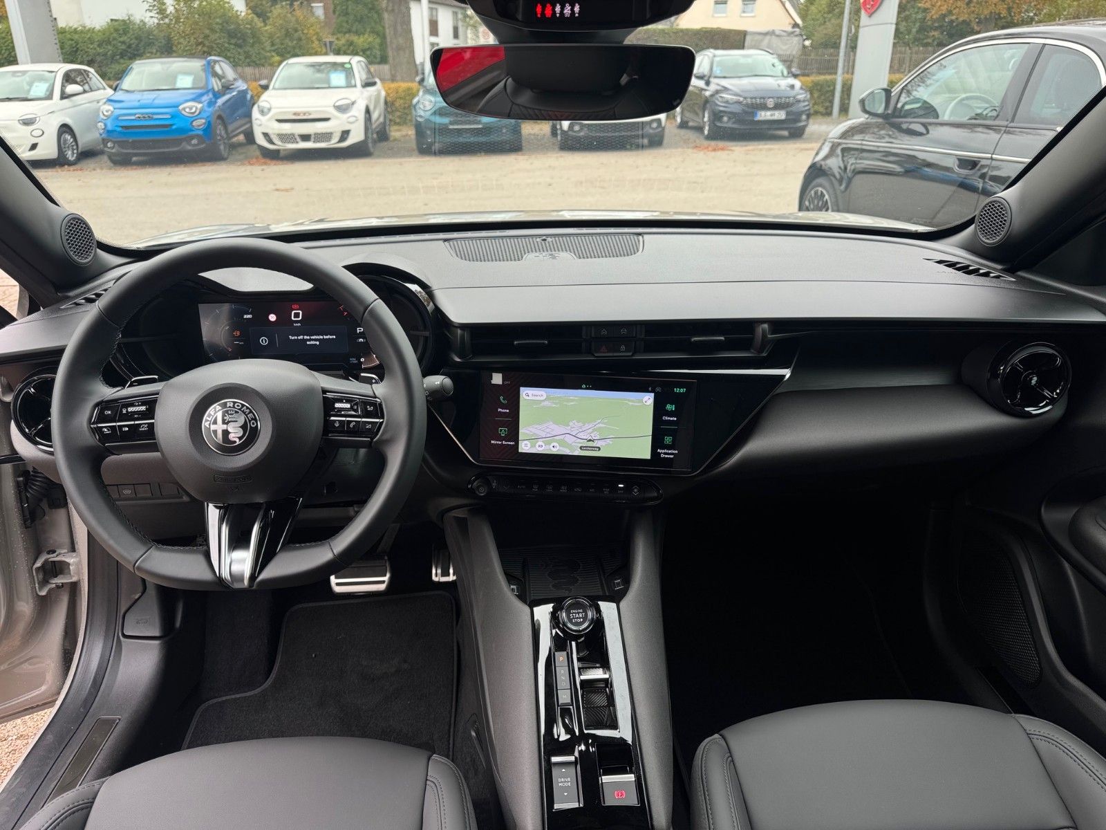 Fahrzeugabbildung Alfa Romeo Junior Ibrida Benzin Speciale 145PS Navi Kamera