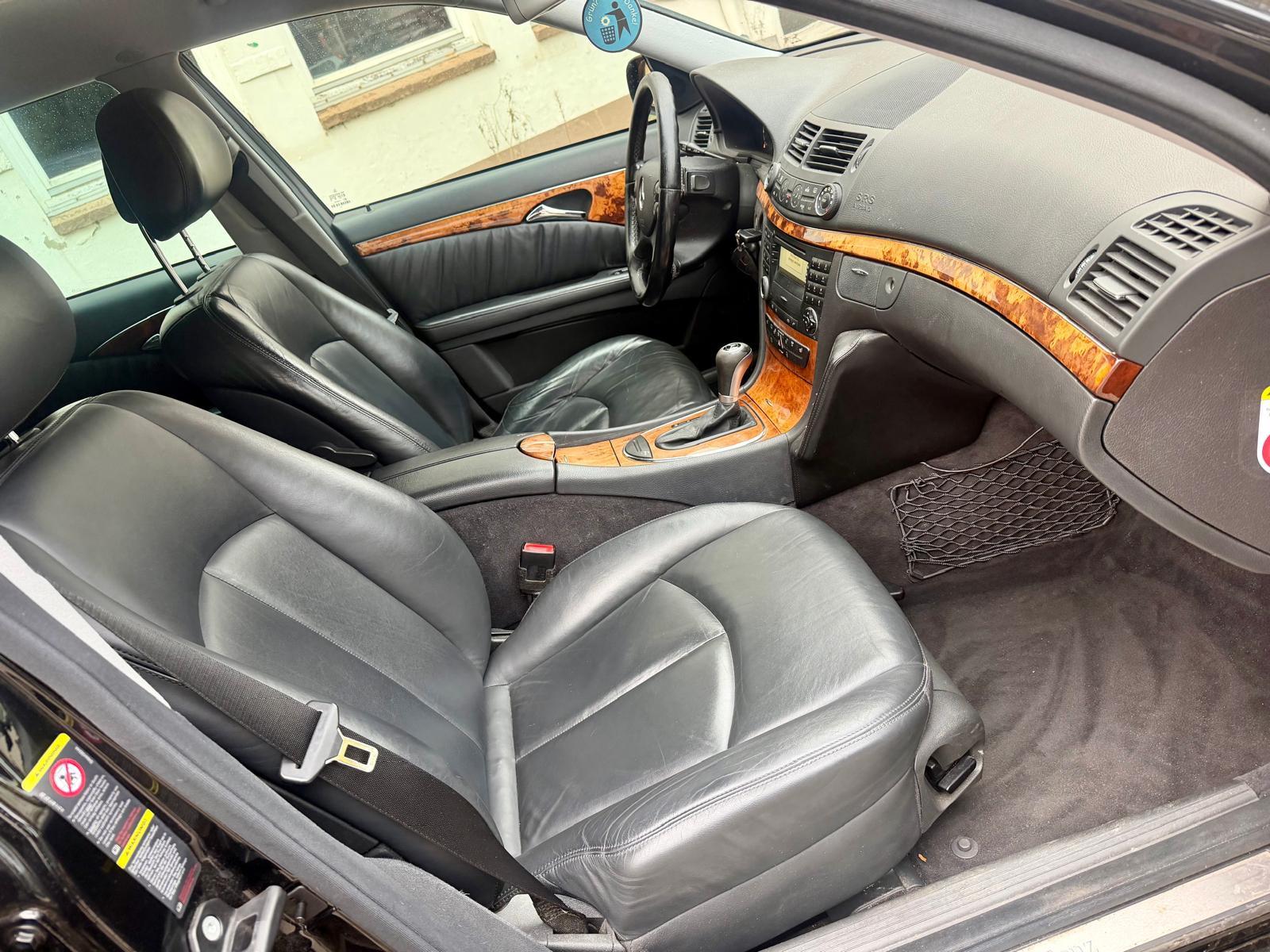 Mercedes-Benz E320 2005 — photo 13