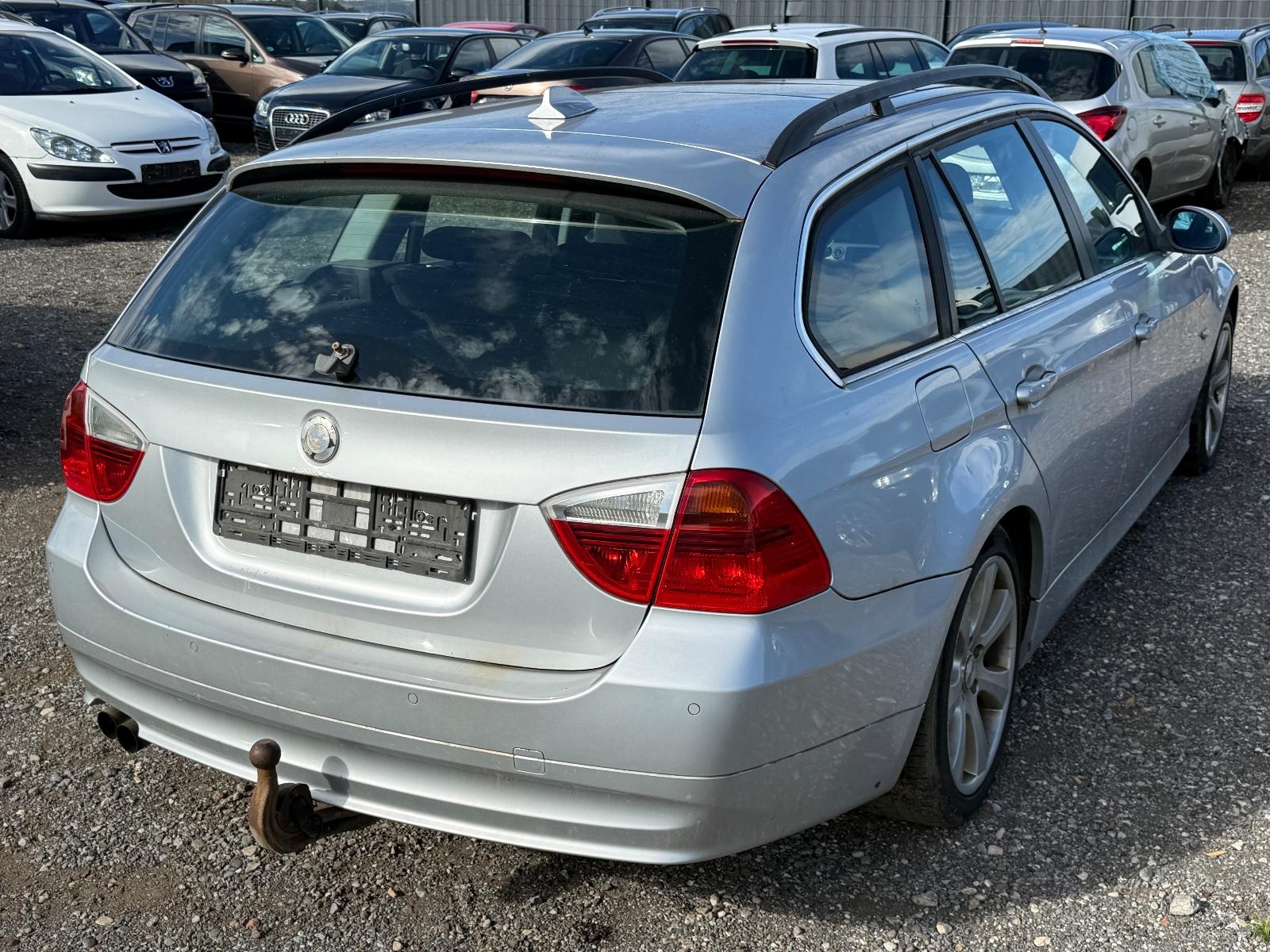 BMW 325 2007 — interior
