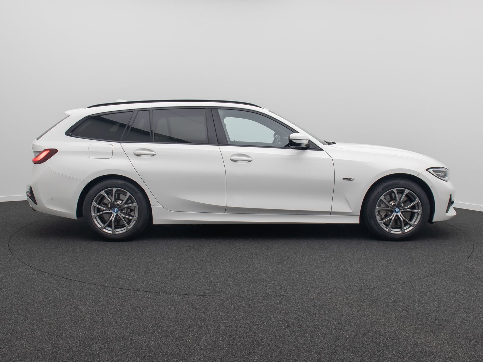 Fahrzeugabbildung BMW 330e Sport Line DAB Kamera Parkassistent Alarm