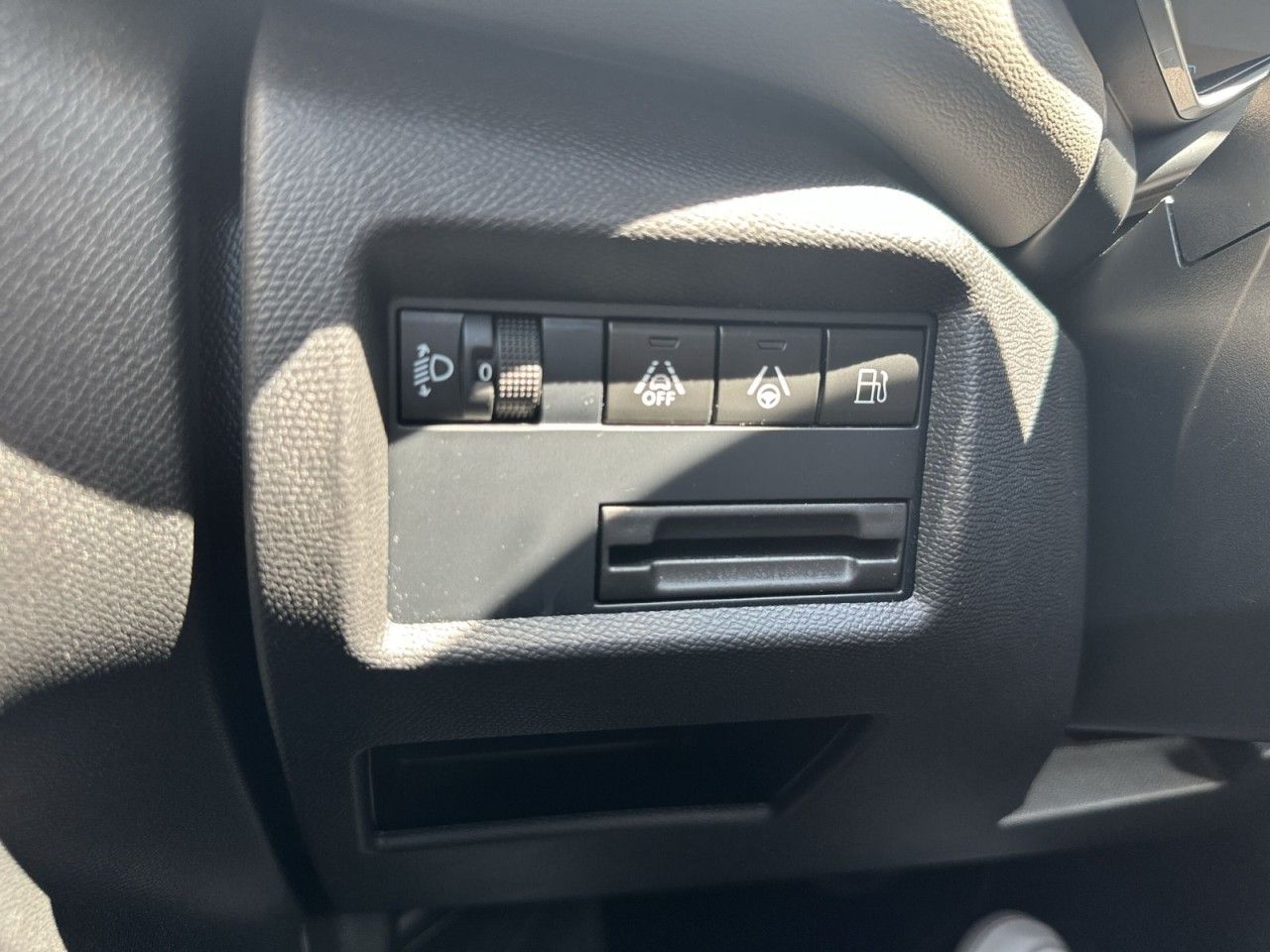 Fahrzeugabbildung Citroën C5 AIRCR C-SERIES PT 225 HYB-ACC-Cam* - mit KI generiert/bearbeitet
