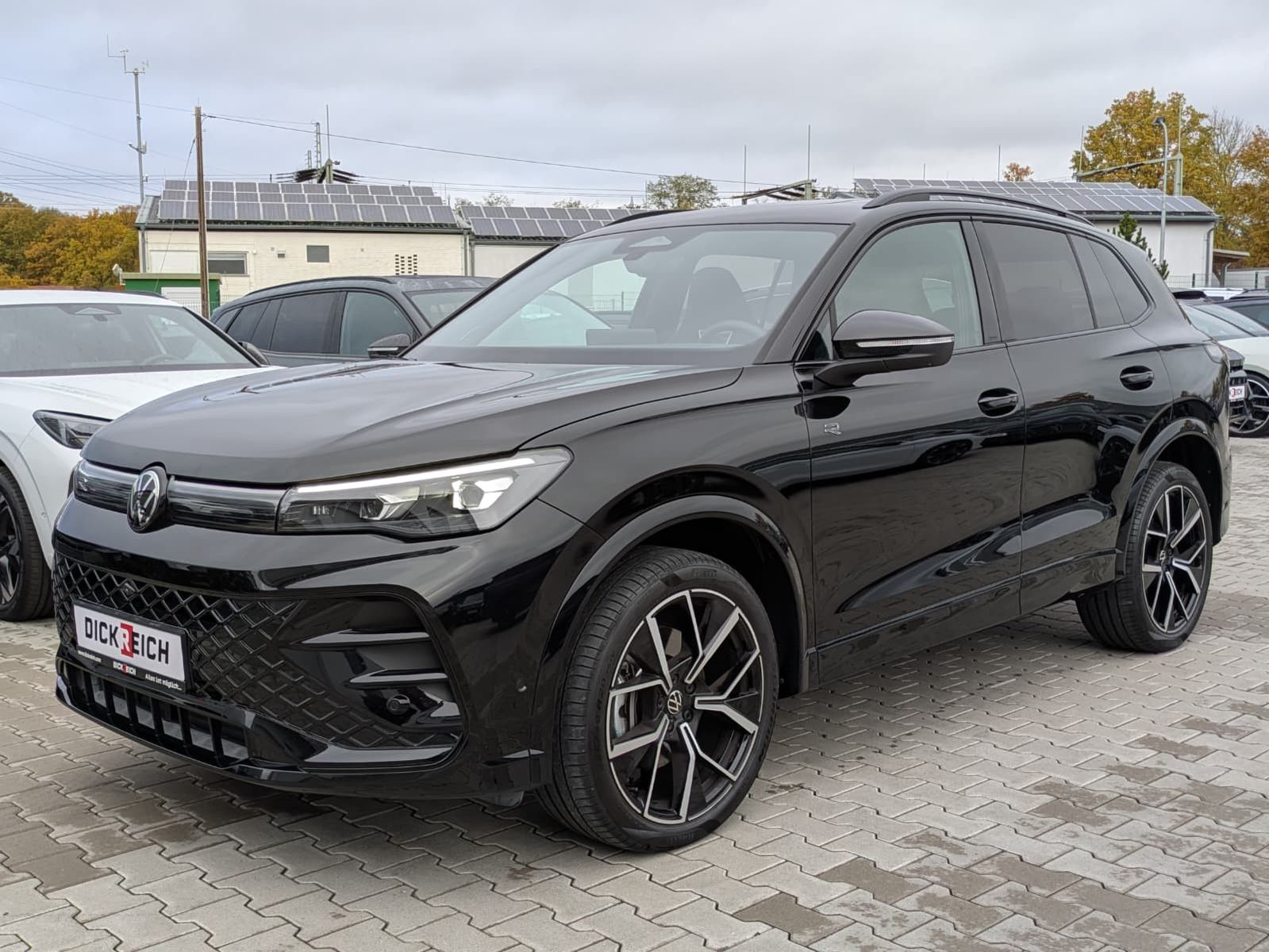 Fahrzeugabbildung Volkswagen Tiguan 2.0 TDI 4M R-Line PANO*H&K*AHK*MATRIX*20"