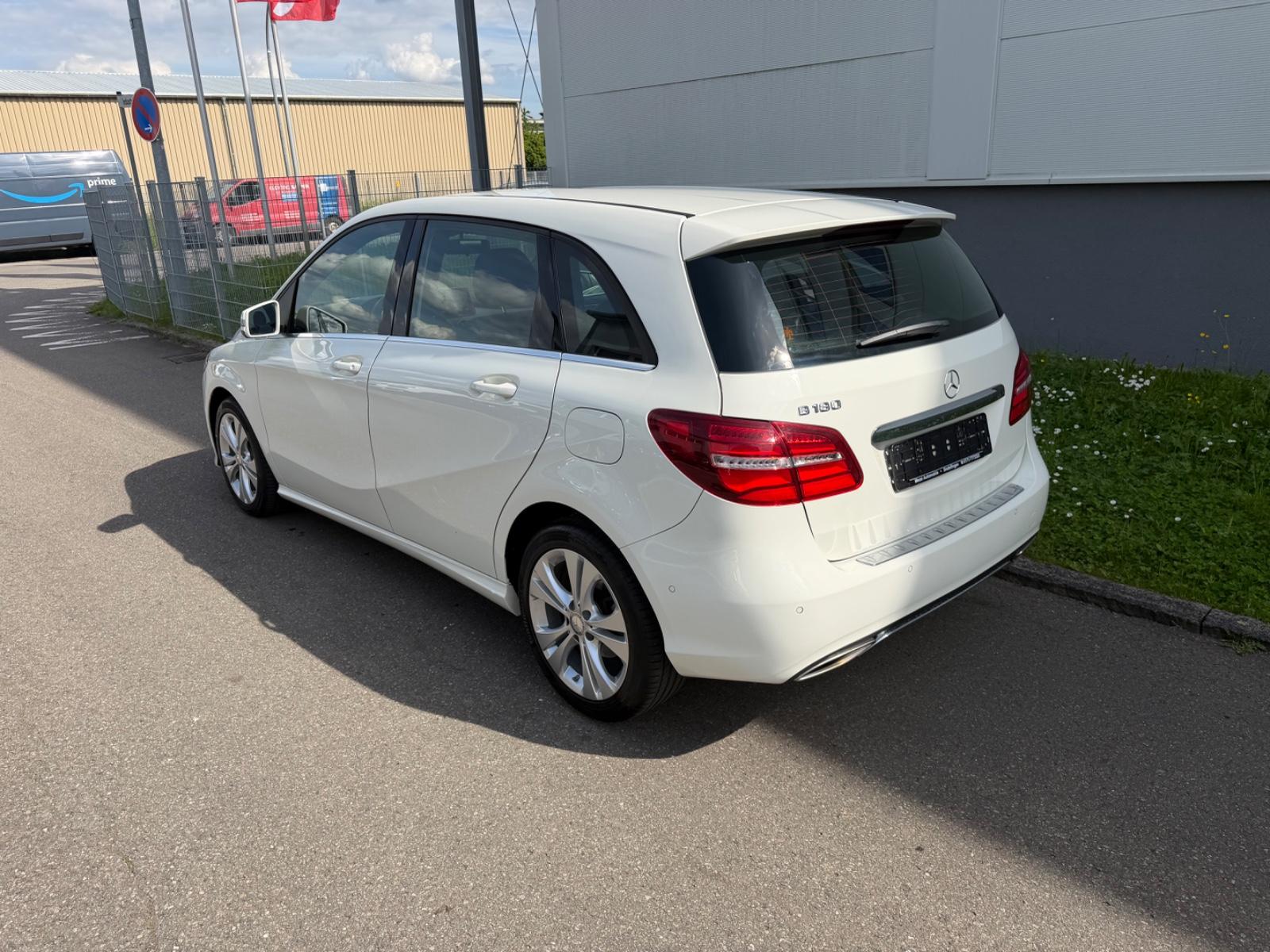 Mercedes-Benz B 180 Score*LEDER*NAVI*LED*SHZ*PDC*KLIMA*1H*17"