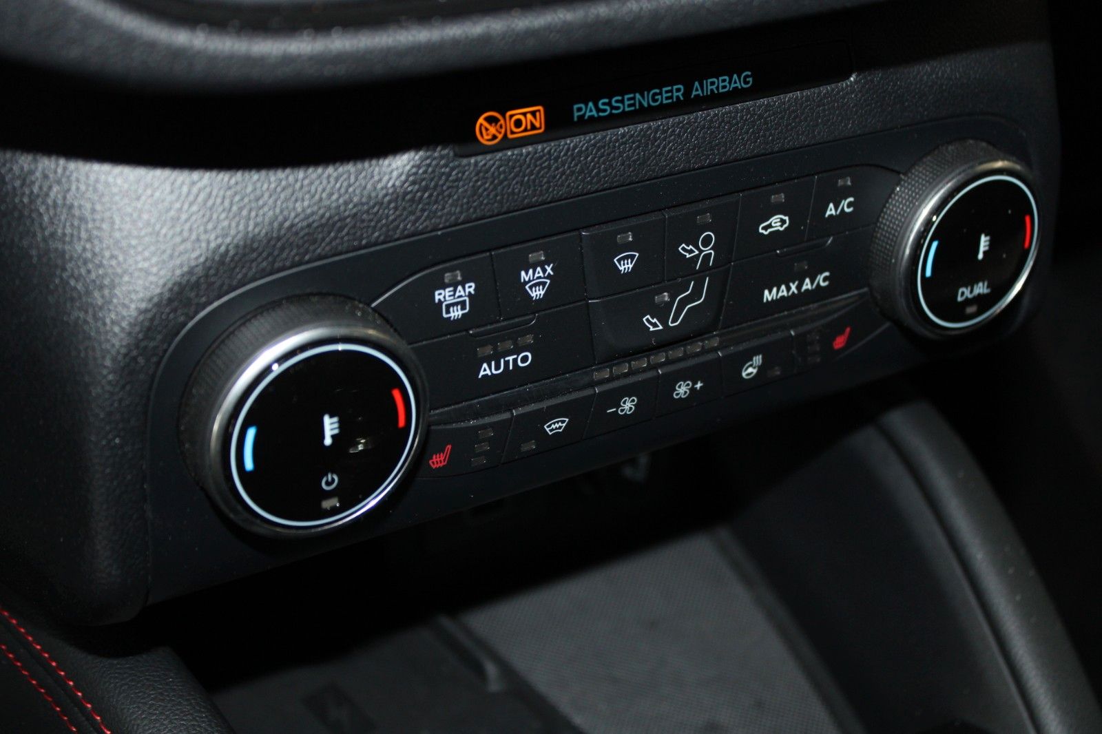 Fahrzeugabbildung Ford Kuga ST-Line X LED AHK B&O HUD ACC WinterPaket