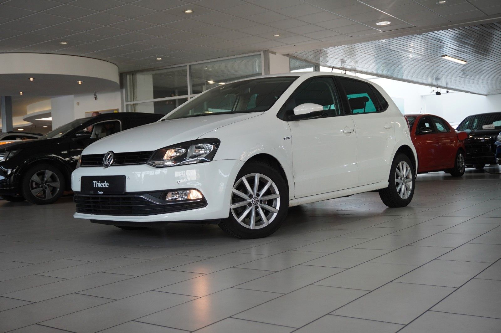 Fahrzeugabbildung Volkswagen Polo V 1.2 TSI LOUNGE DSG NAVI/KLIMA/PDC/TEMP.