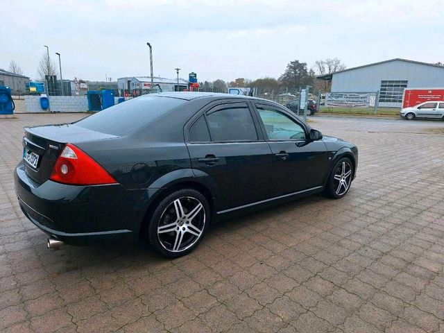 Ford Mondeo St220