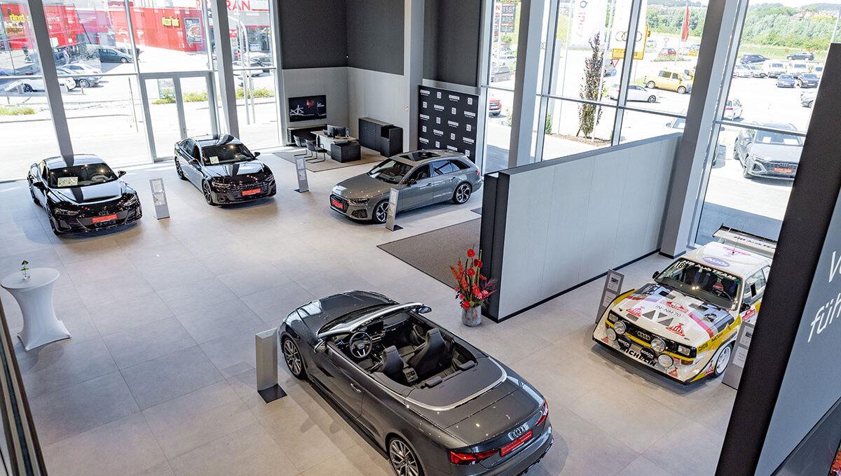 showroom-image-top