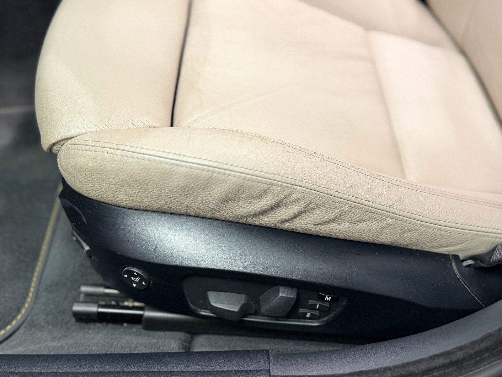 Fahrzeugabbildung BMW 335 i xDrive Touring|LEDER|NAVI|PANO