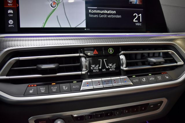 Fahrzeugabbildung BMW X5 XDRIVE M SPORT HEAD UP 3D VIEW PANO 22ZOLL