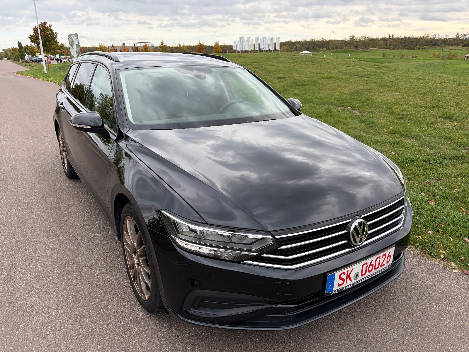 Volkswagen Passat Variant*DSG*ACC*NAVI*CARPLAY*LED*