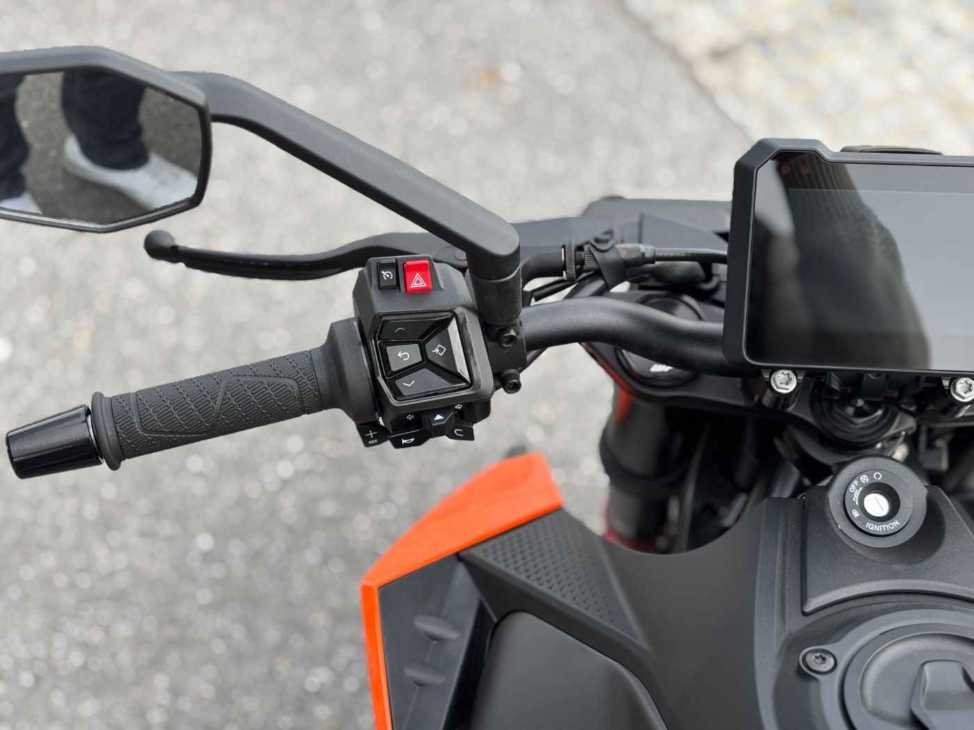 Fahrzeugabbildung KTM 990 Duke Modell 2024