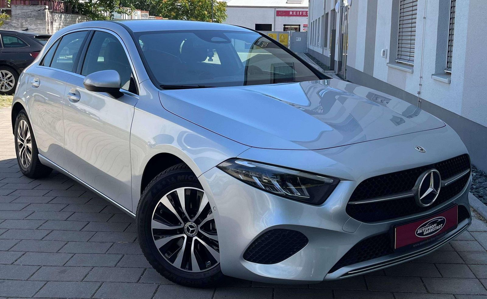 MERCEDES-BENZ A 200 TÜV AU NEU*PDC*NAVI*LED*CARPLAY*1-HAND*