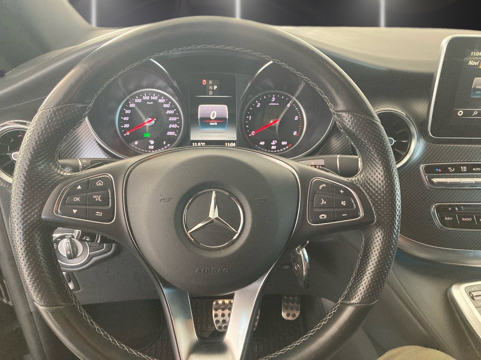 Fahrzeugabbildung Mercedes-Benz V 300 d AMG lang*AHK*STDHZG*Distro*TOT*ILS*Burm*