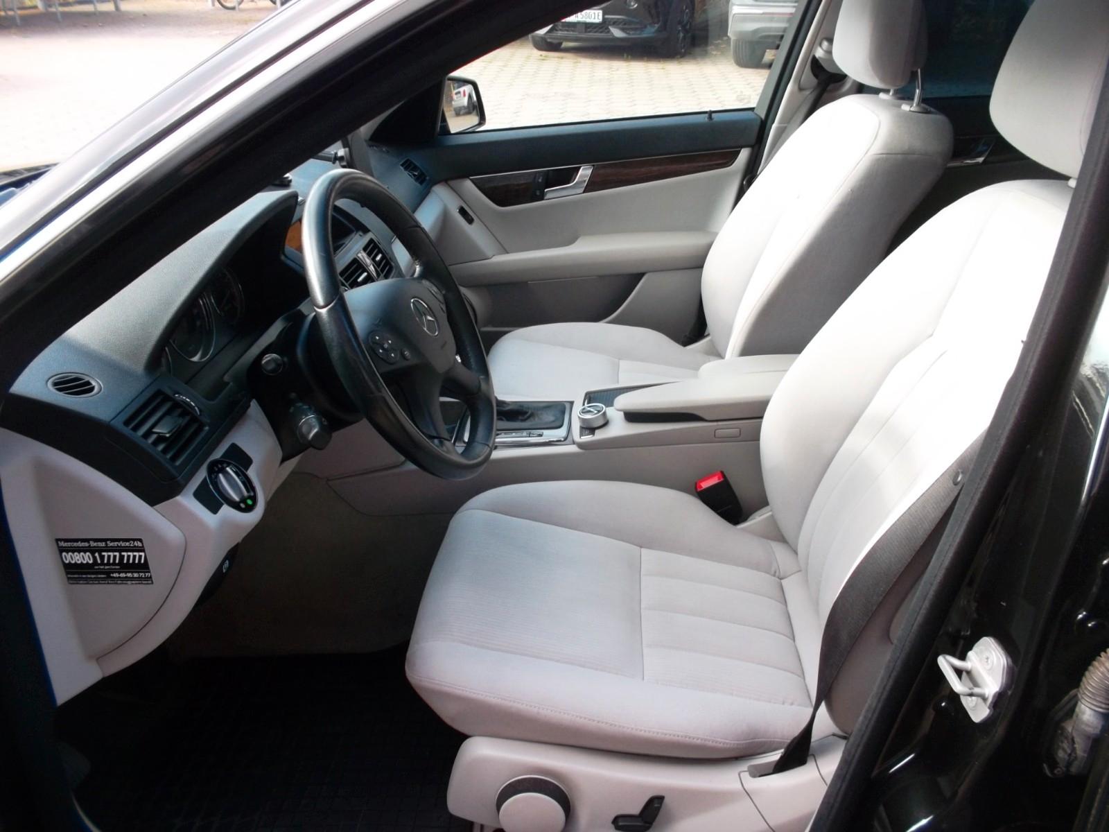 Mercedes-Benz C200 2009 — photo 16