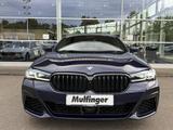 BMW M550i xDr.M Pro HUD ACC SurView Soft Har/Kar.20" - blaue BMW M550