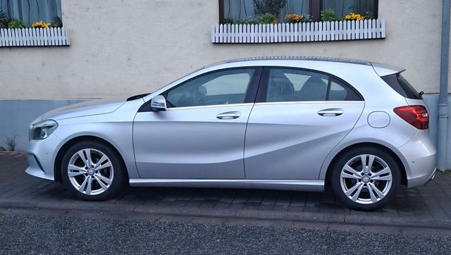 MERCEDES-BENZ A 180 d Style