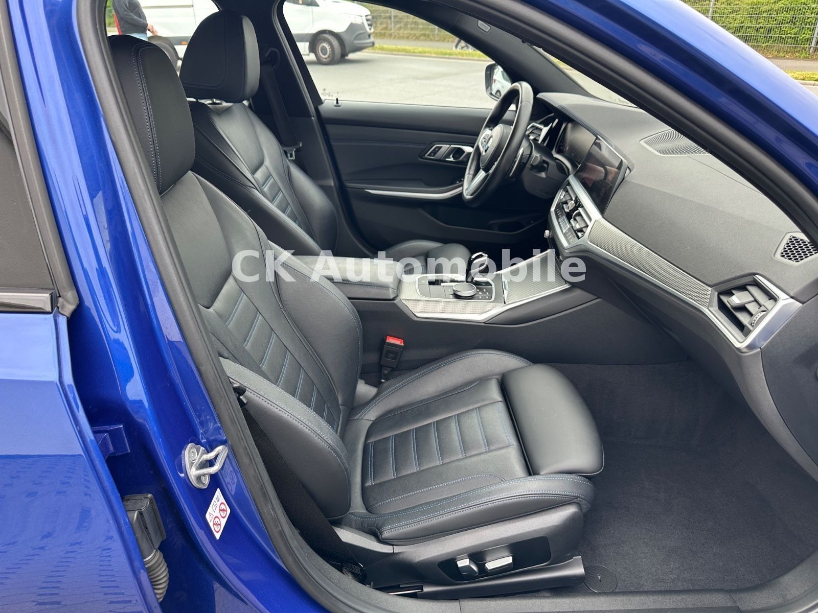 Fahrzeugabbildung BMW 330d Lim. M-Sport /Shadow-Line/Navi/Leder/LED