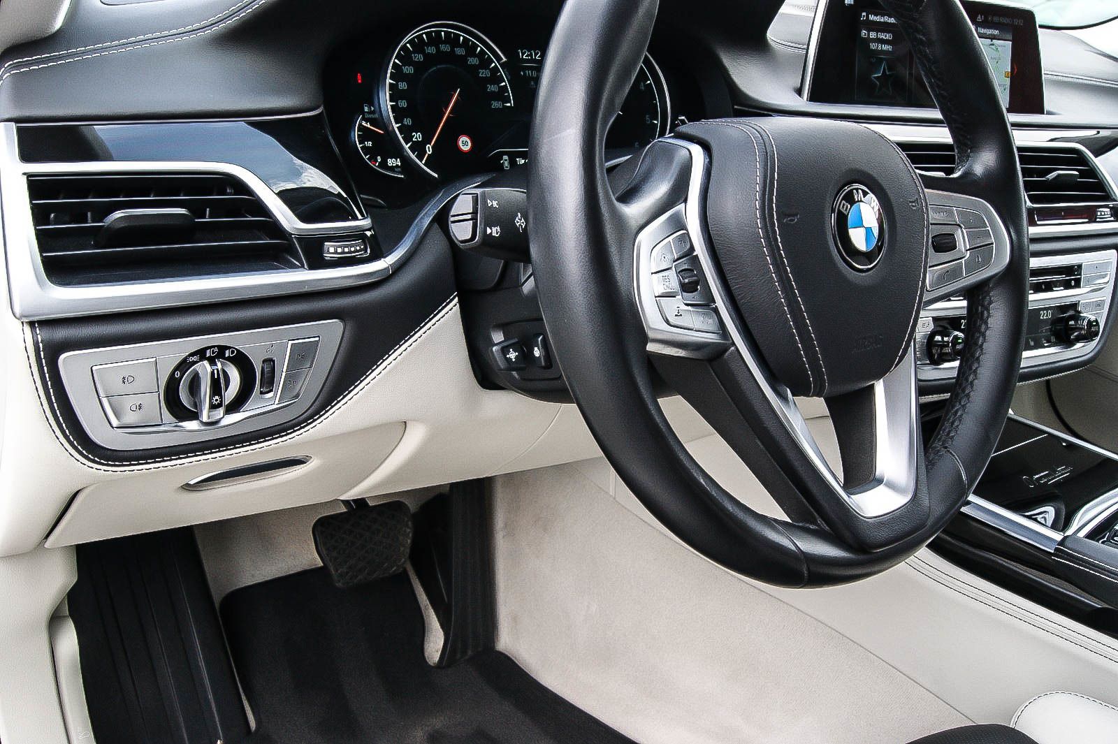 Fahrzeugabbildung BMW 750 ld xDrive BMW INDIVIDUAL MANUFAKTUR STANDHZG