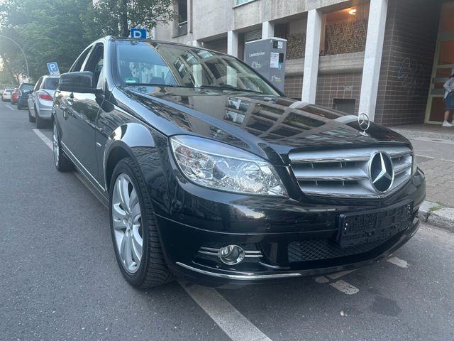 Mercedes-Benz C-180 Lim.CGI BlueEfficiency/Automatik/PDC/Leder