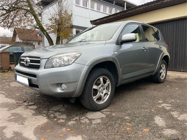 Toyota RAV4 2.2 Diesel  Zuverlässiger SUV...