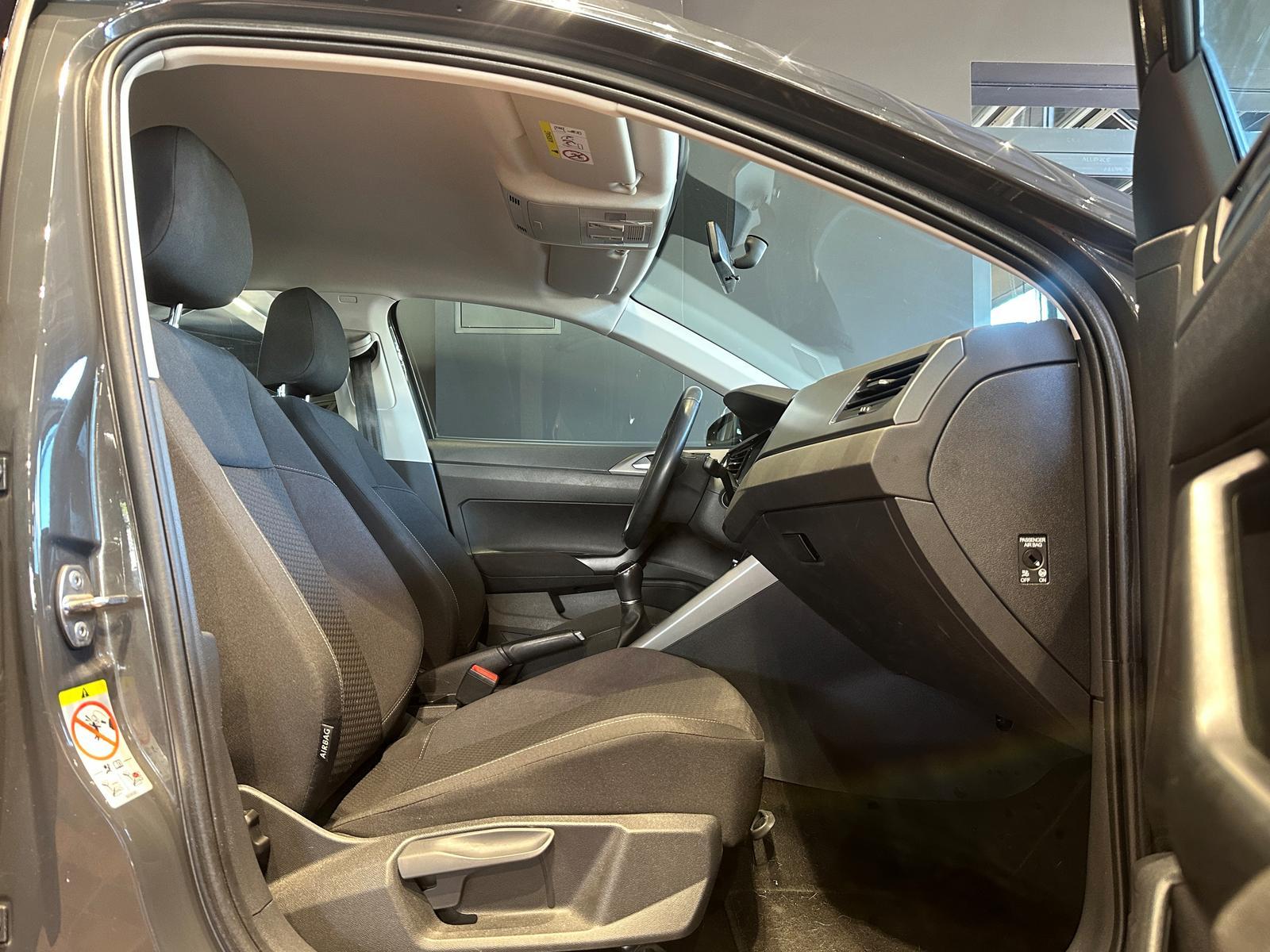 Volkswagen POLO COMFORTLINE KEYLESS TEMPOMAT PDC KAMERA NAV