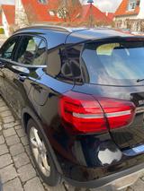Mercedes-Benz 7G-DCT Automatik Urban Pano Navi SHZ EasyPack - Mercedes-Benz GLA-Klasse von privat
