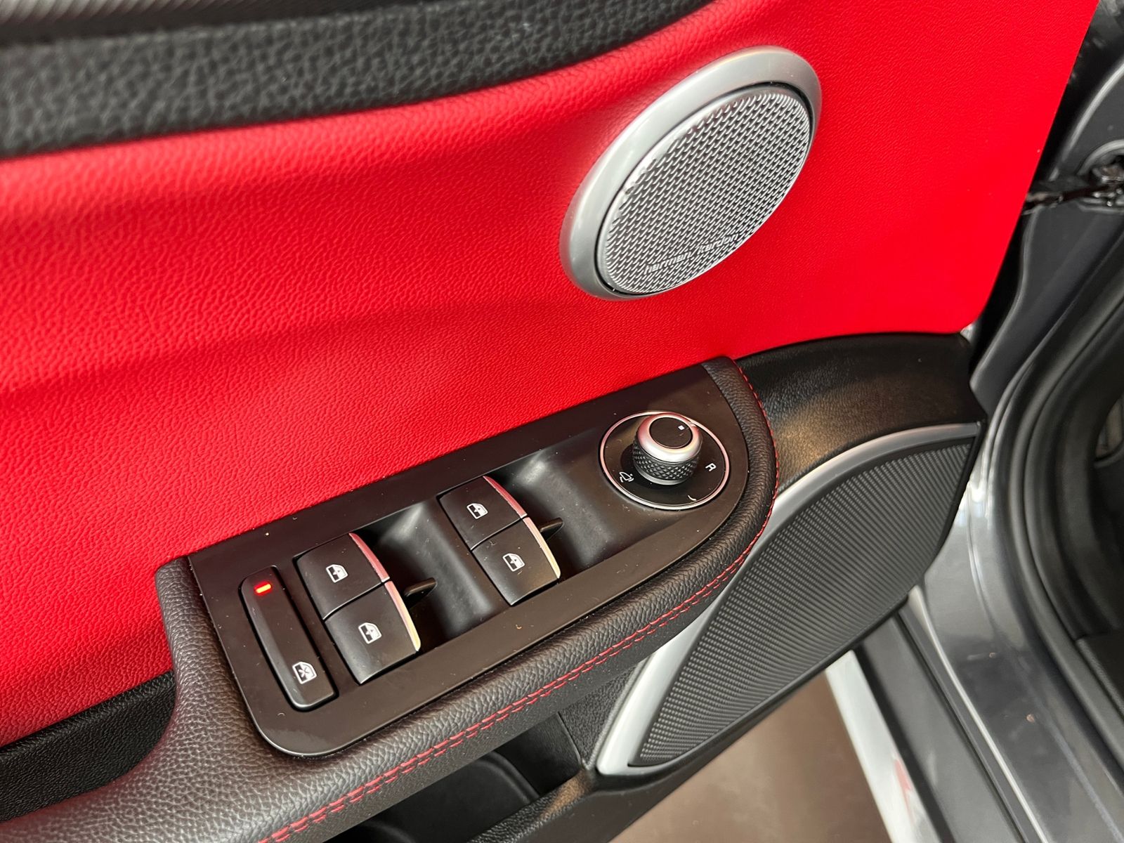 Fahrzeugabbildung Alfa Romeo Giulia Super H/K LEDER XEN NAV ACC RFK ALU