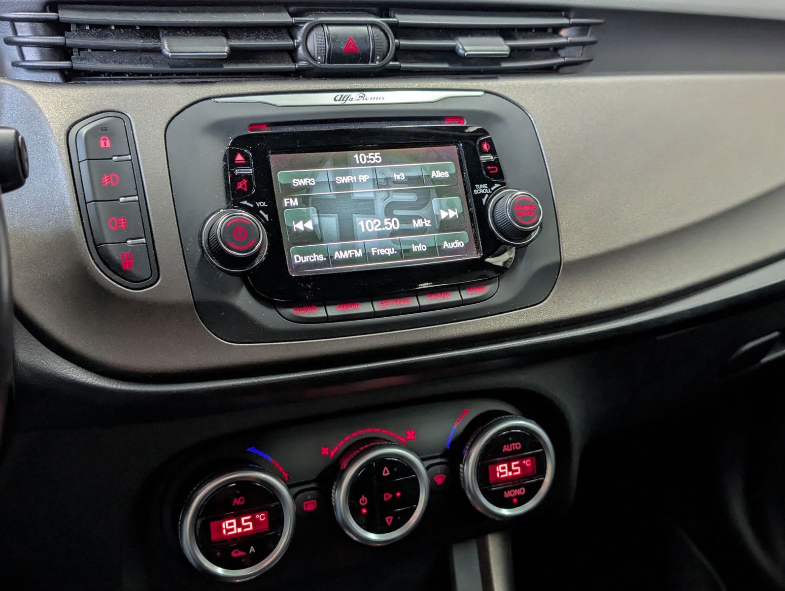 Fahrzeugabbildung Alfa Romeo Giulietta Turismo 1.4 Turbo XENON TEMP MFL ALU
